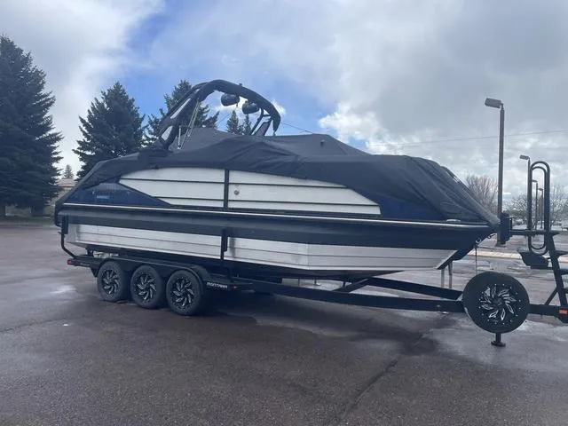 The Image of Montara BASE SURF BOSS 23' 2024 - 1