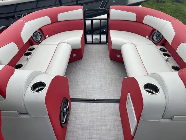 Slide: The Image of Montara BASE SURF BOSS 25' 2024 - 10