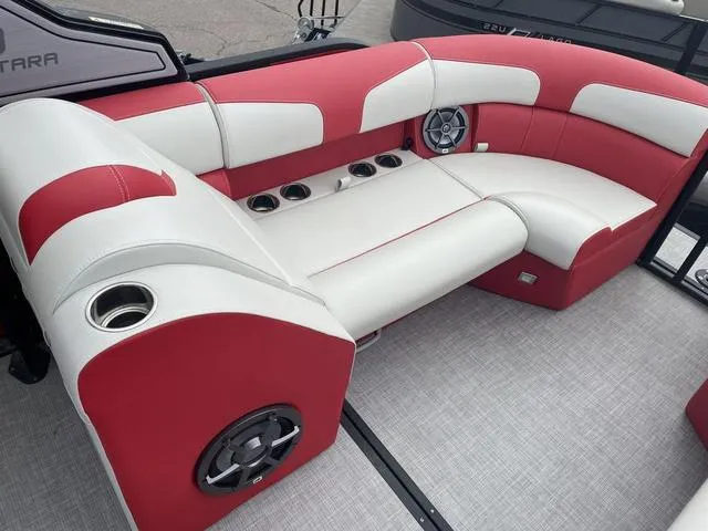 Slide: The Image of Montara BASE SURF BOSS 25' 2024 - 11