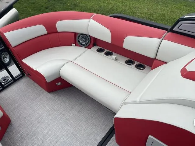 Slide: The Image of Montara BASE SURF BOSS 25' 2024 - 12