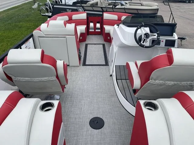 Slide: The Image of Montara BASE SURF BOSS 25' 2024 - 13