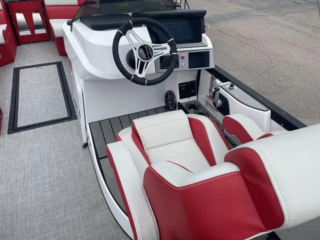 Slide: The Image of Montara BASE SURF BOSS 25' 2024 - 14