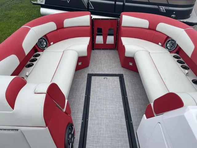 Slide: The Image of Montara BASE SURF BOSS 25' 2024 - 15