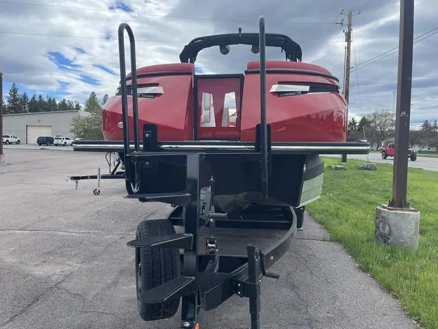 Slide: The Image of Montara BASE SURF BOSS 25' 2024 - 6