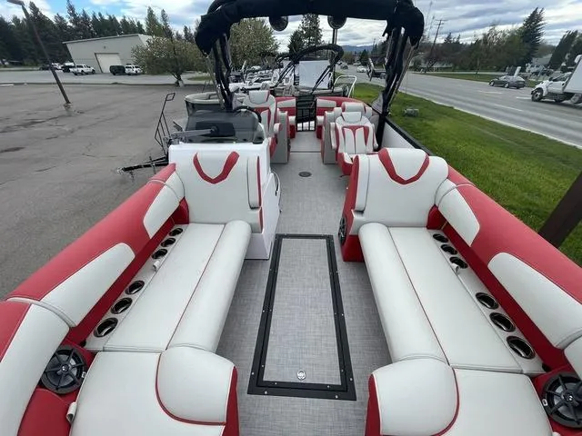 Slide: The Image of Montara BASE SURF BOSS 25' 2024 - 8