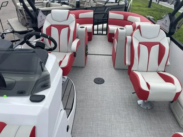 Slide: The Image of Montara BASE SURF BOSS 25' 2024 - 9