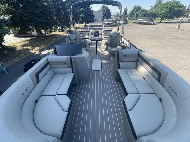 Slide: The Image of 2023 Viaggio L22Q pontoon boat with spacious seating and modern design. - 7
