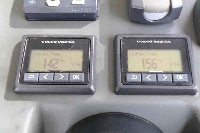 Slide: The Image of Volvo Engine Gauges - 19