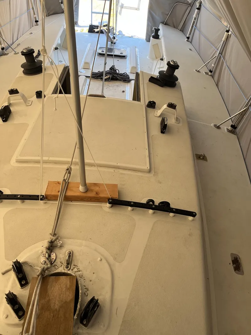 Slide: The Image of All Lines Lead Aft - 16