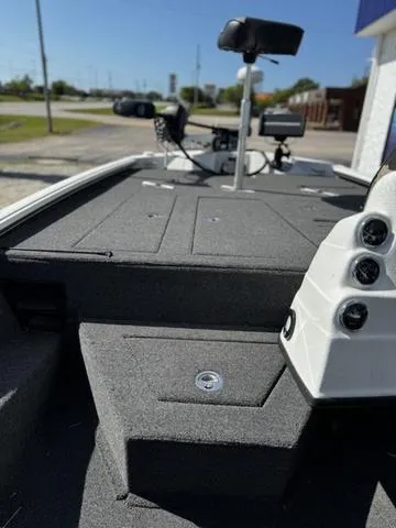 Slide: The Image of SeaArk BC 190 2024 - 10