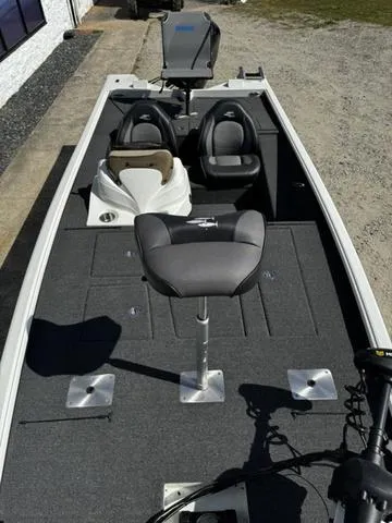 Slide: The Image of SeaArk BC 190 2024 - 16