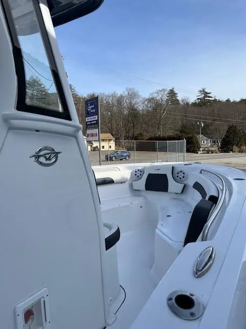 Slide: The Image of Tidewater 232 CC Adventure 2024 - 8