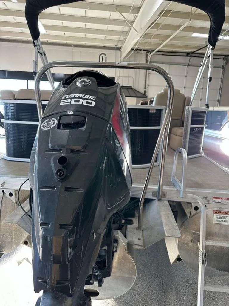Slide: The Image of 2016 Bennington 24 SLX pontoon boat with Evinrude 200 outboard motor. - 13