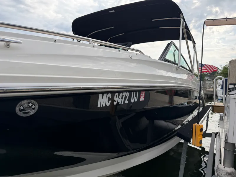 Slide: The Image of Sea Ray 250 SDX 2019 - 4