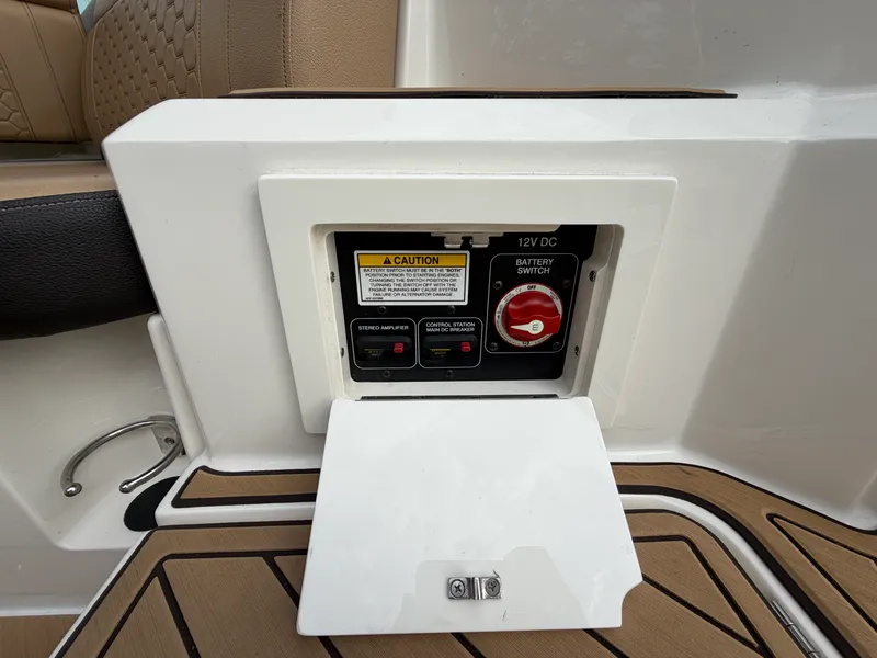 Slide: The Image of Sea Ray 250 SDX 2019 - 35