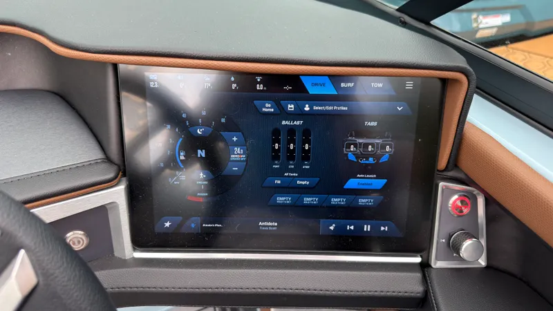 Slide: The Image of Mastercraft XT20 2027 - 35