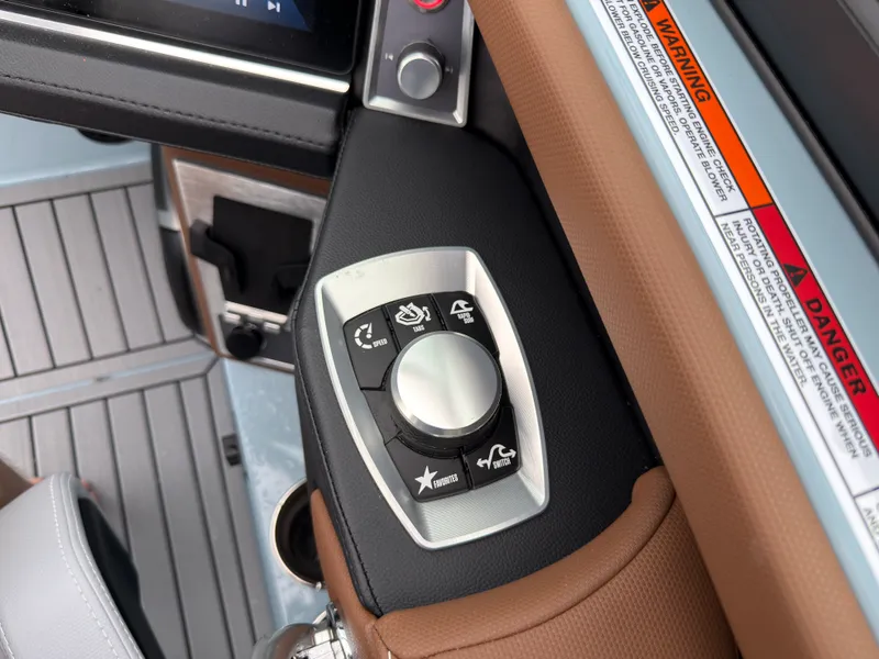 Slide: The Image of Mastercraft XT20 2027 - 35