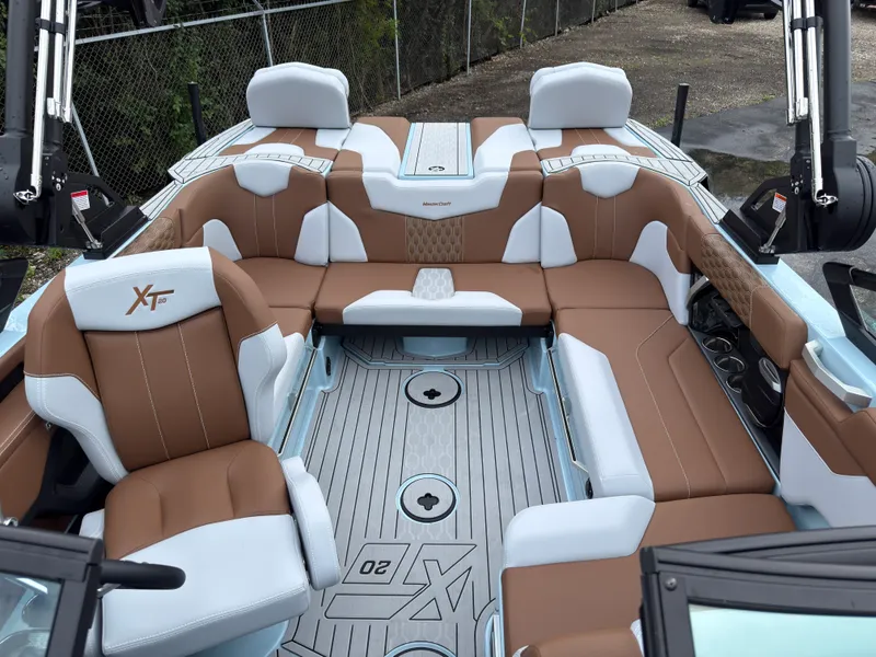 Slide: The Image of Mastercraft XT20 2027 - 18