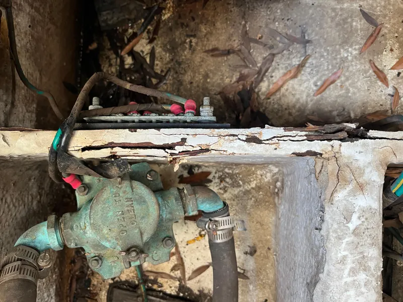 Slide: The Image of Cracked engine compartment of 1999 Bayliner 3055 Ciera with visible pump and wiring. - 8