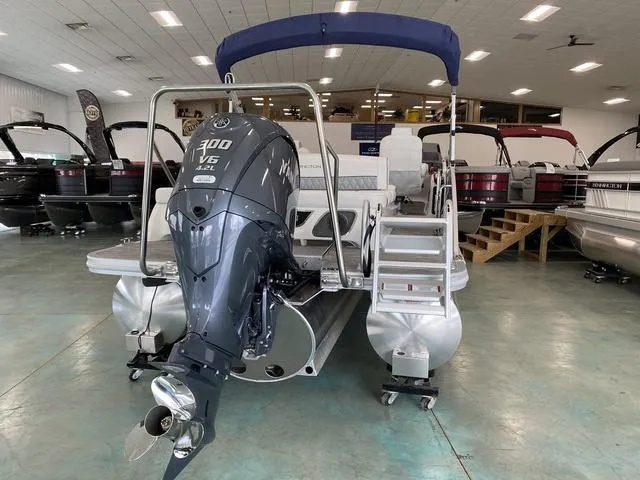 Slide: The Image of 2024 Bennington 23 RSB pontoon boat with Yamaha 300 V6 engine in showroom. - 7