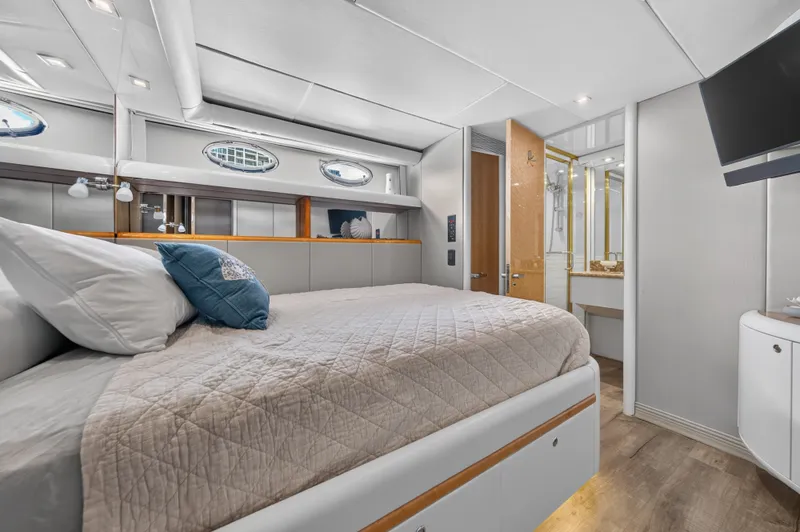 Slide: The Image of Lazzara Yachts 80 SL 2001 - 31
