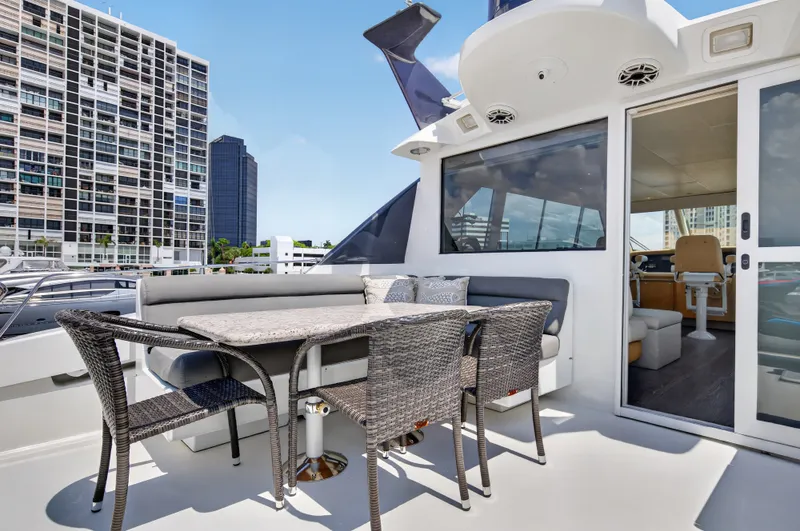 Slide: The Image of Lazzara Yachts 80 SL 2001 - 66