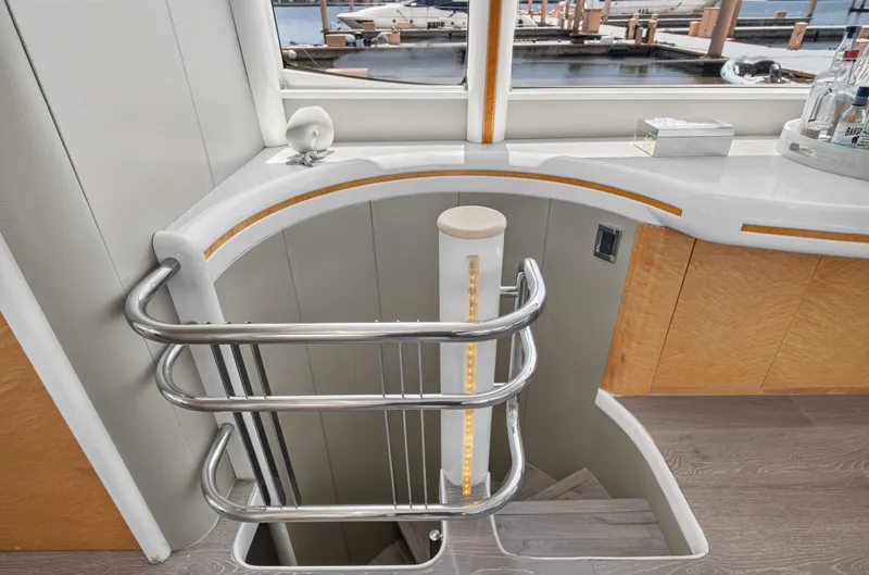 Slide: The Image of Lazzara Yachts 80 SL 2001 - 90