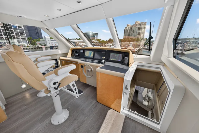 Slide: The Image of Lazzara Yachts 80 SL 2001 - 17