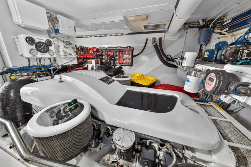 Slide: The Image of Lazzara Yachts 80 SL 2001 - 19
