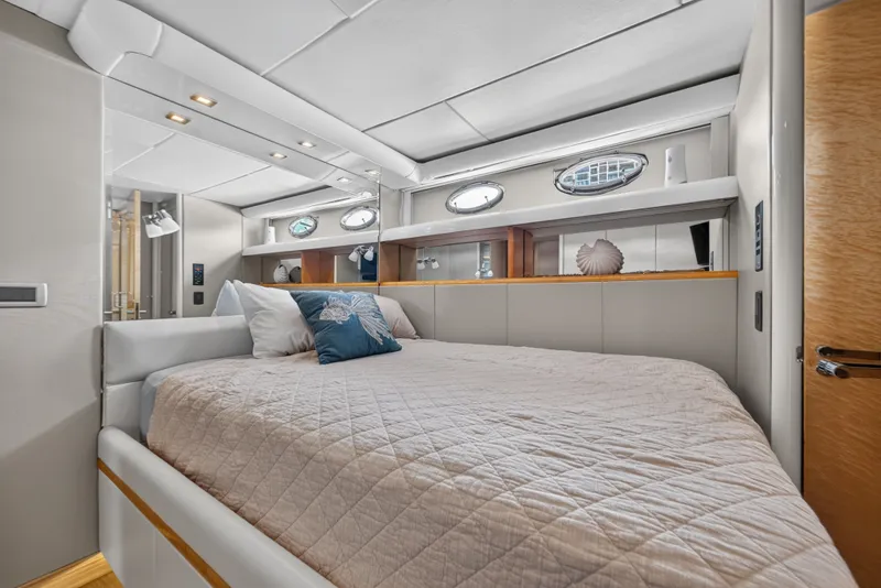 Slide: The Image of Lazzara Yachts 80 SL 2001 - 32