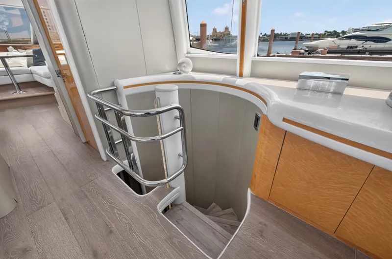 Slide: The Image of Lazzara Yachts 80 SL 2001 - 89