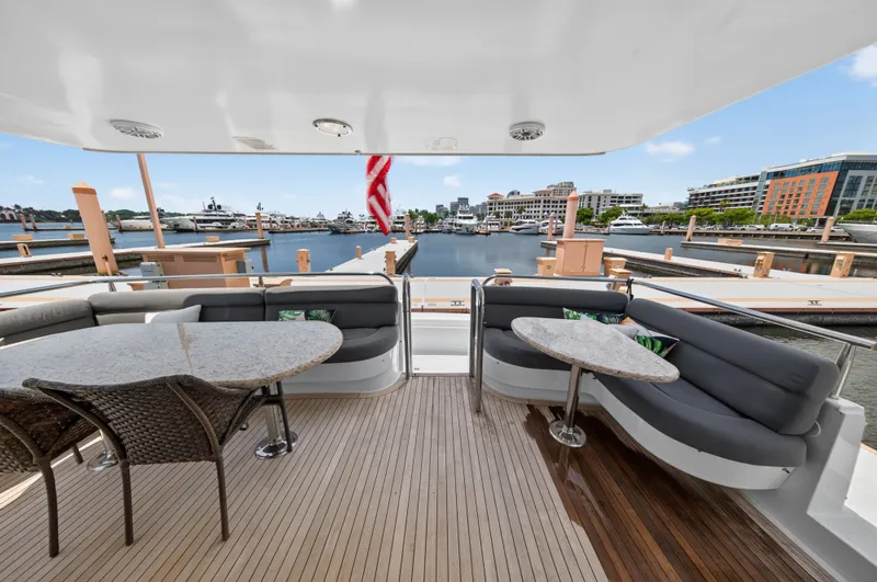Slide: The Image of Lazzara Yachts 80 SL SKYLOUNGE 2001 - 117