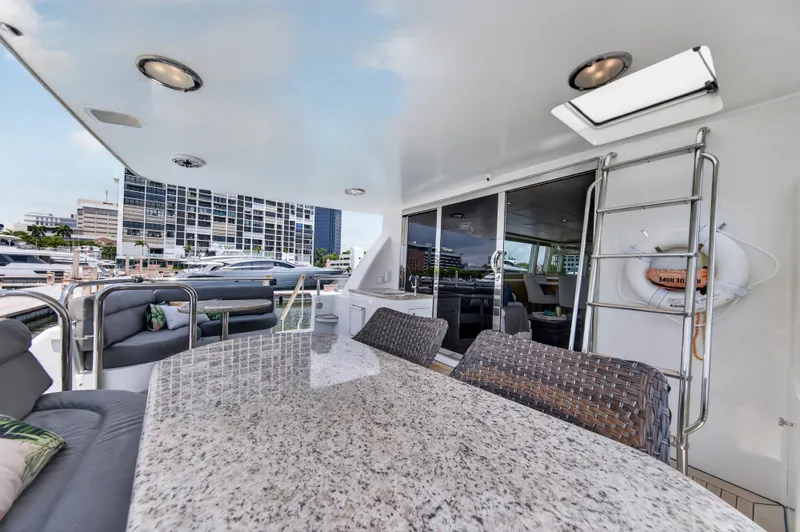 Slide: The Image of Lazzara Yachts 80 SL SKYLOUNGE 2001 - 115
