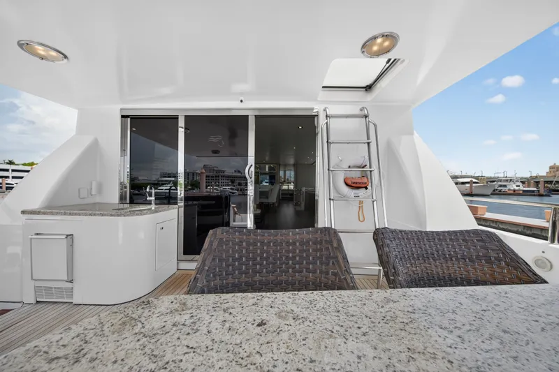 Slide: The Image of Lazzara Yachts 80 SL SKYLOUNGE 2001 - 114