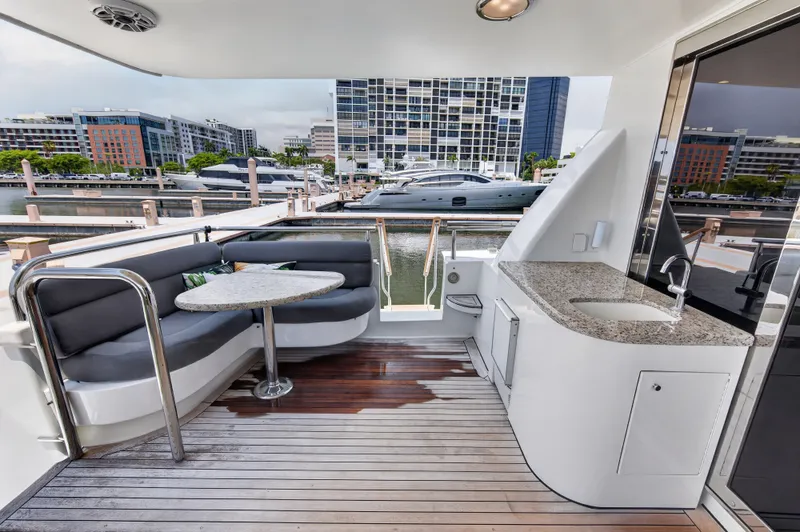 Slide: The Image of Lazzara Yachts 80 SL SKYLOUNGE 2001 - 116
