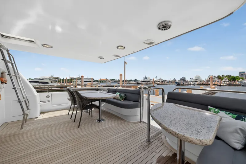 Slide: The Image of Lazzara Yachts 80 SL SKYLOUNGE 2001 - 111