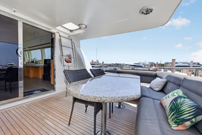 Slide: The Image of Lazzara Yachts 80 SL SKYLOUNGE 2001 - 113