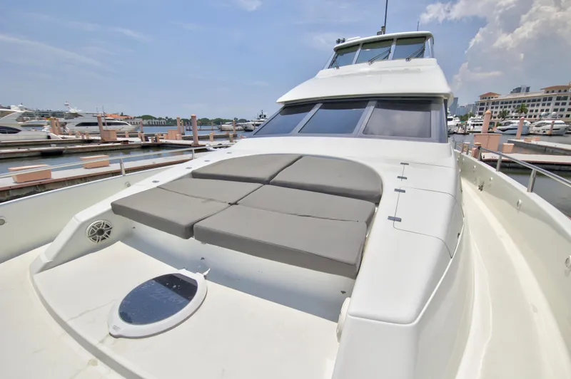 Slide: The Image of Lazzara Yachts 80 SL SKYLOUNGE 2001 - 101