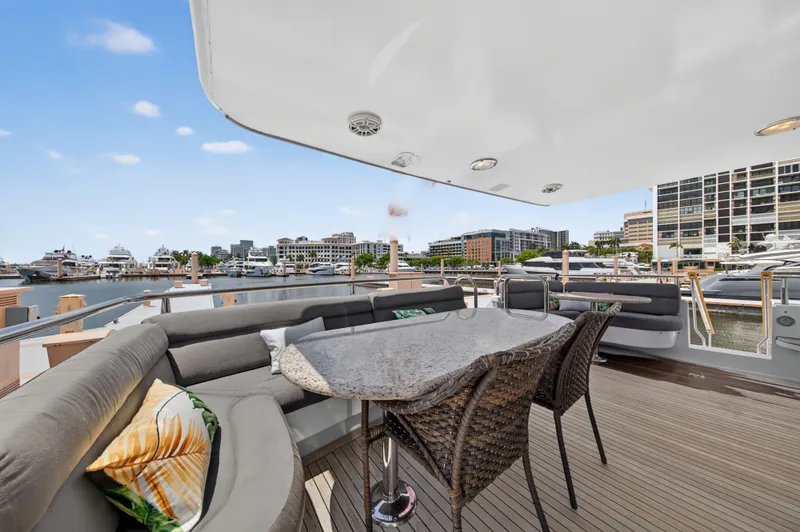 Slide: The Image of Lazzara Yachts 80 SL SKYLOUNGE 2001 - 110