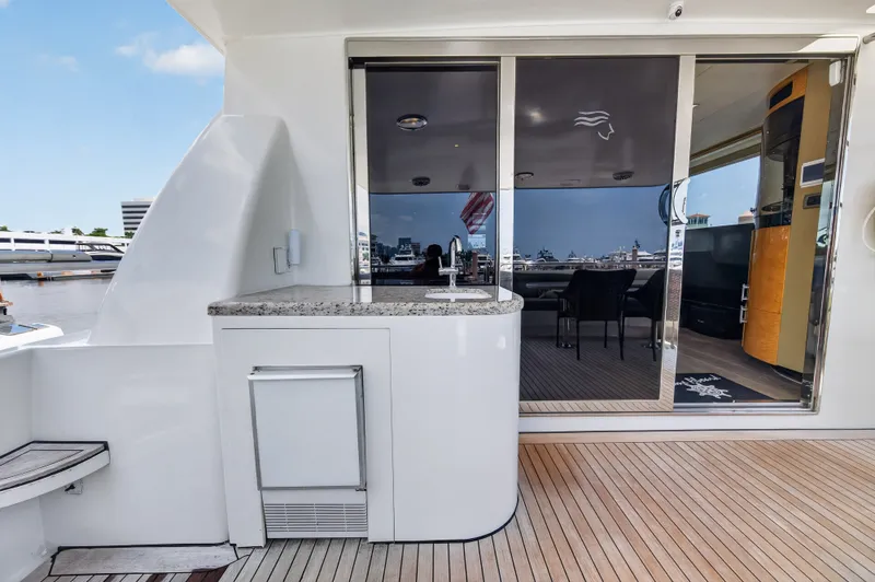 Slide: The Image of Lazzara Yachts 80 SL SKYLOUNGE 2001 - 118
