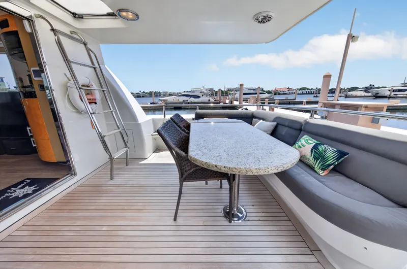 Slide: The Image of Lazzara Yachts 80 SL SKYLOUNGE 2001 - 112