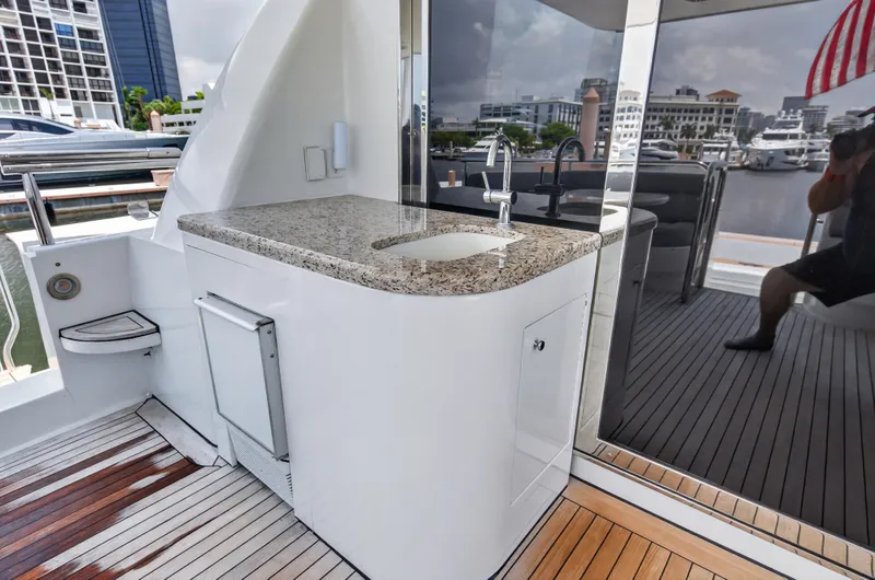 Slide: The Image of Lazzara Yachts 80 SL SKYLOUNGE 2001 - 119