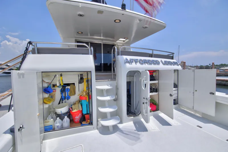 Slide: The Image of Lazzara Yachts 80 SL SKYLOUNGE 2001 - 105