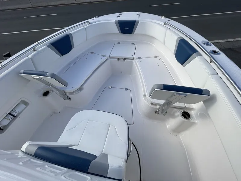 Slide: The Image of Robalo R250 Center Console 2023 - 11