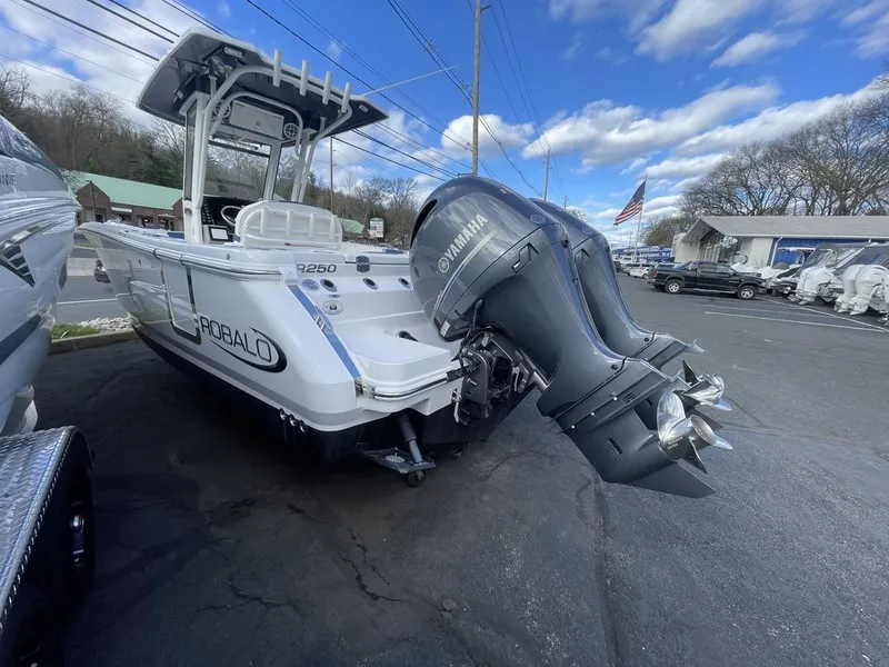 Slide: The Image of Robalo R250 Center Console 2023 - 3