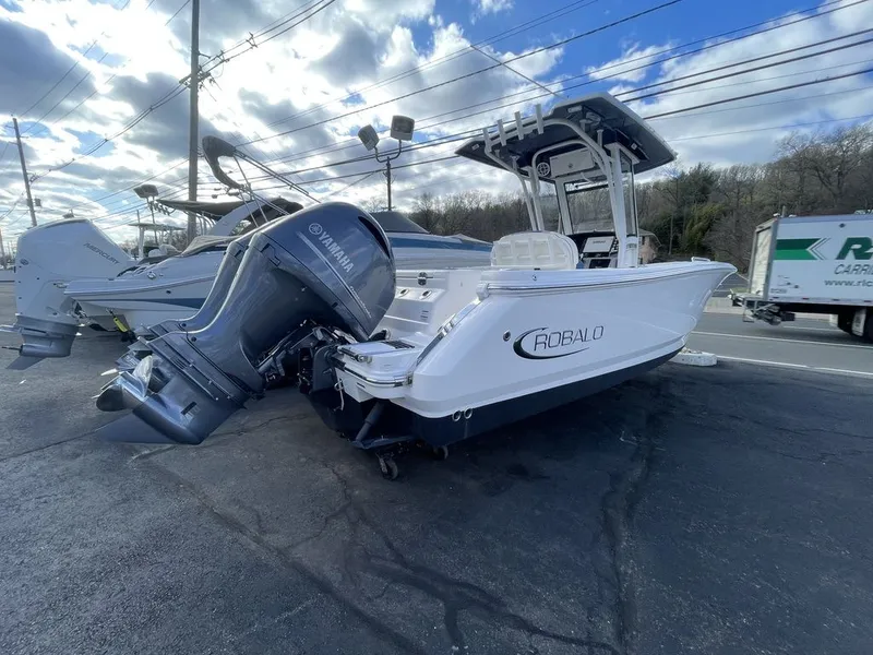 Slide: The Image of Robalo R250 Center Console 2023 - 4