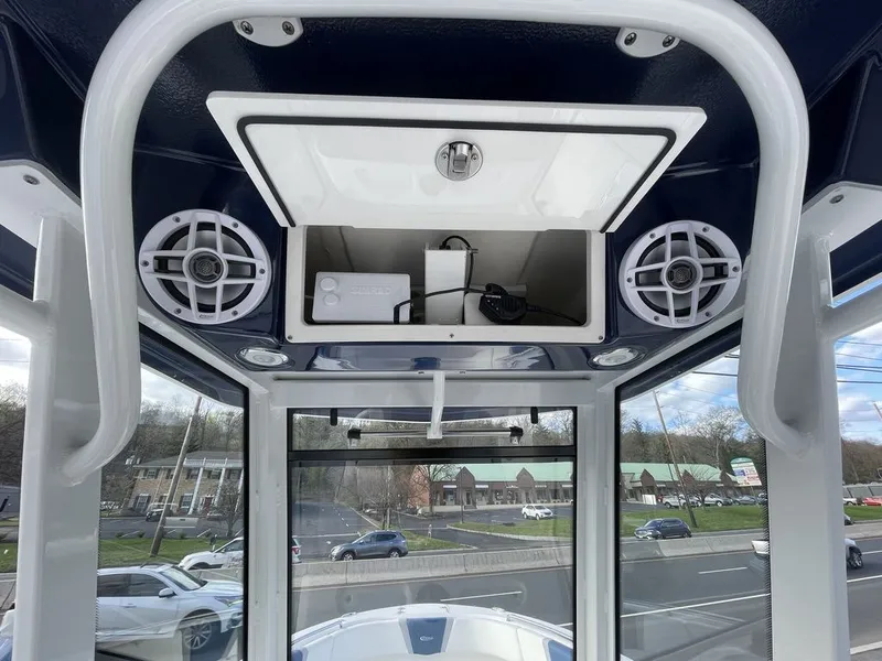 Slide: The Image of Robalo R250 Center Console 2023 - 10