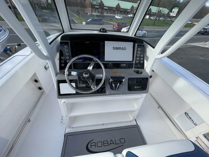 Slide: The Image of Robalo R250 Center Console 2023 - 12