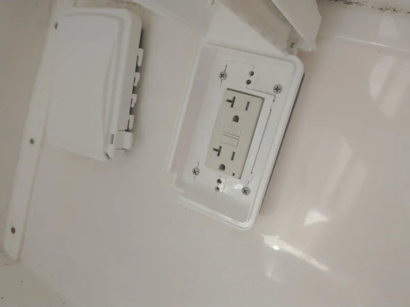 Slide: The Image of SeaVee 320I 2004 - 17