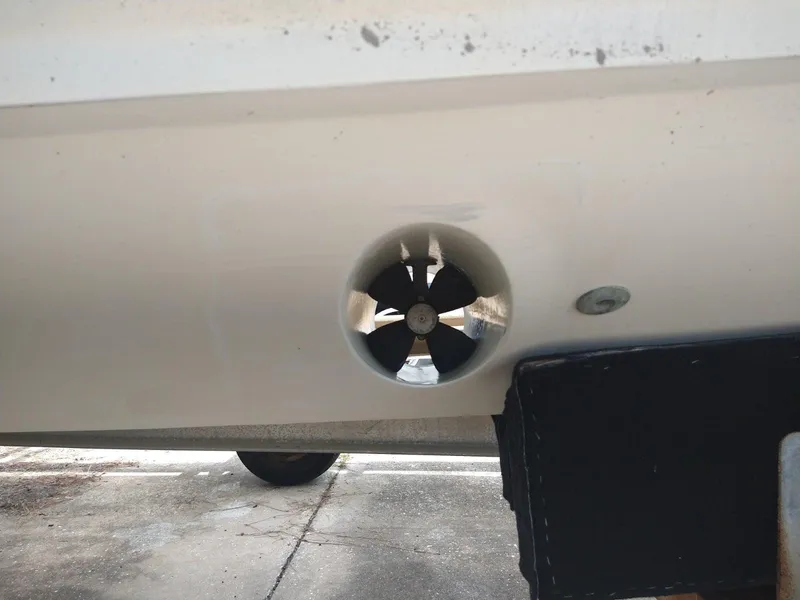 Slide: The Image of SeaVee 320I 2004 - 20